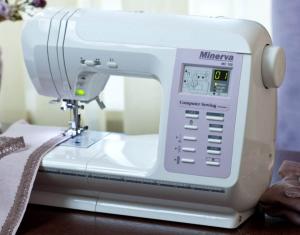 компьютеризированная бытовая швейная машина Minerva MC 100